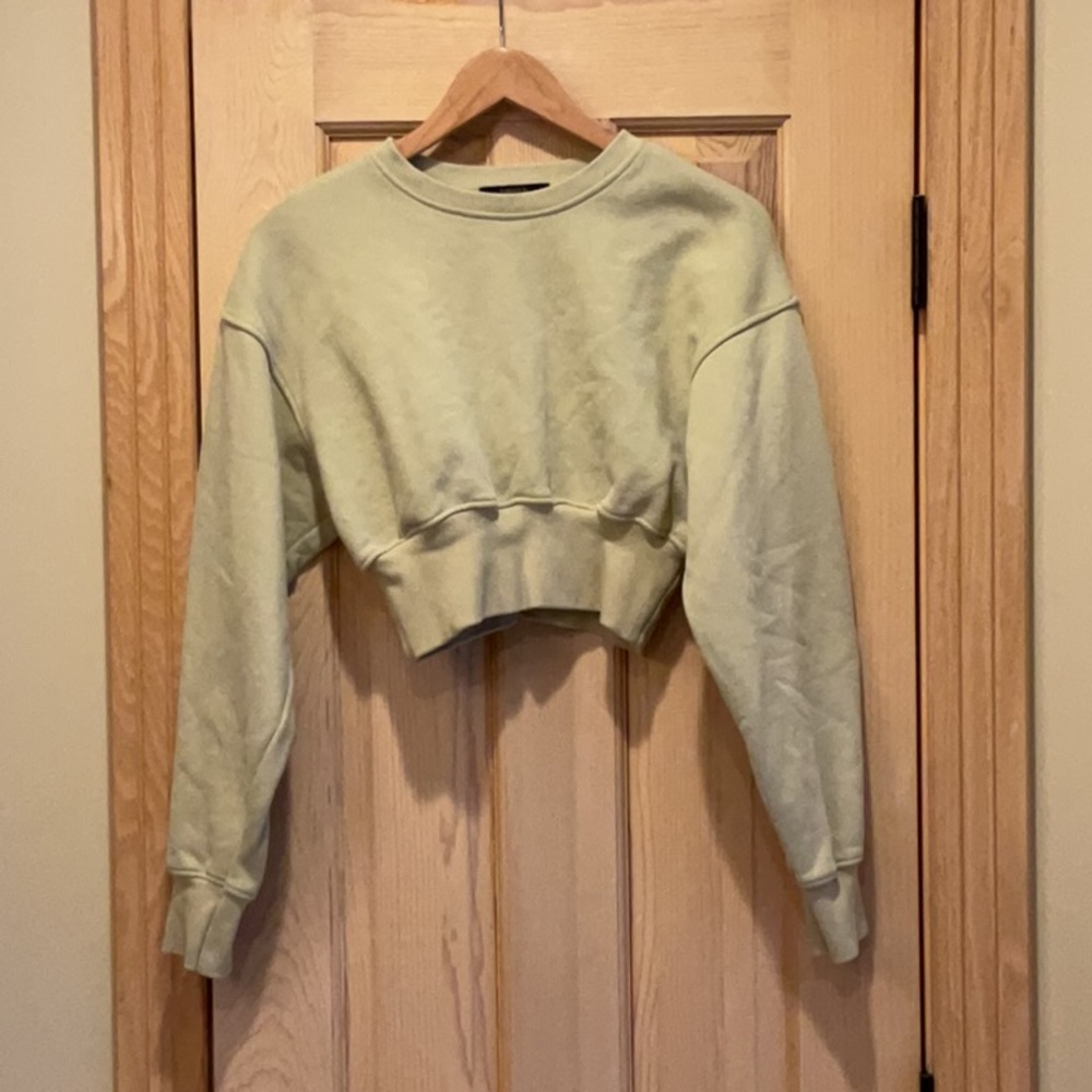 FOREVER 21 cropped sweatshirt